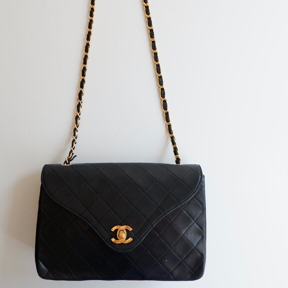 Authentic Preowned Vintage Chanel Black Lambskin Single Flap Bag GHW - Picture 2 of 16